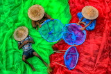 Desenhos de Fishermen repair coloured nets Jigsaw Puzzle para colorir