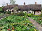 Spring bloom at Anne Hathaway’s Cottage Jigsaw Puzzle